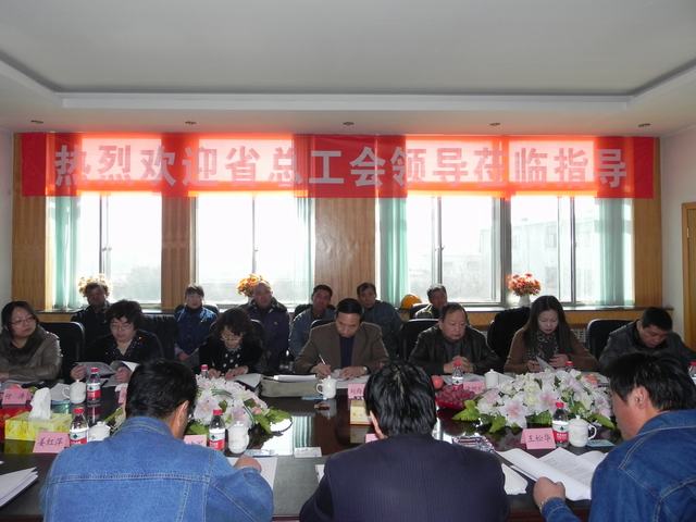 深入車間班組、“零距離”接觸職工、體驗(yàn)職工生活、傾聽(tīng)職工心聲